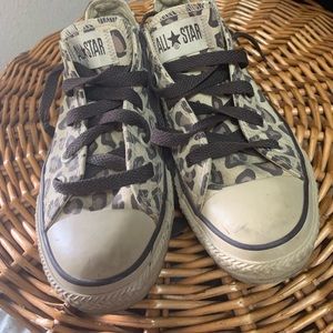 Size 4 men’s converse (6 in women)